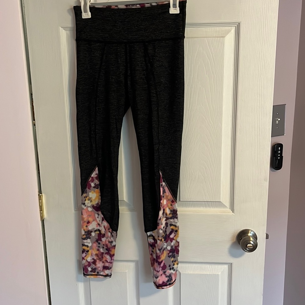 Athleta, small, heathered leggings with floral detail